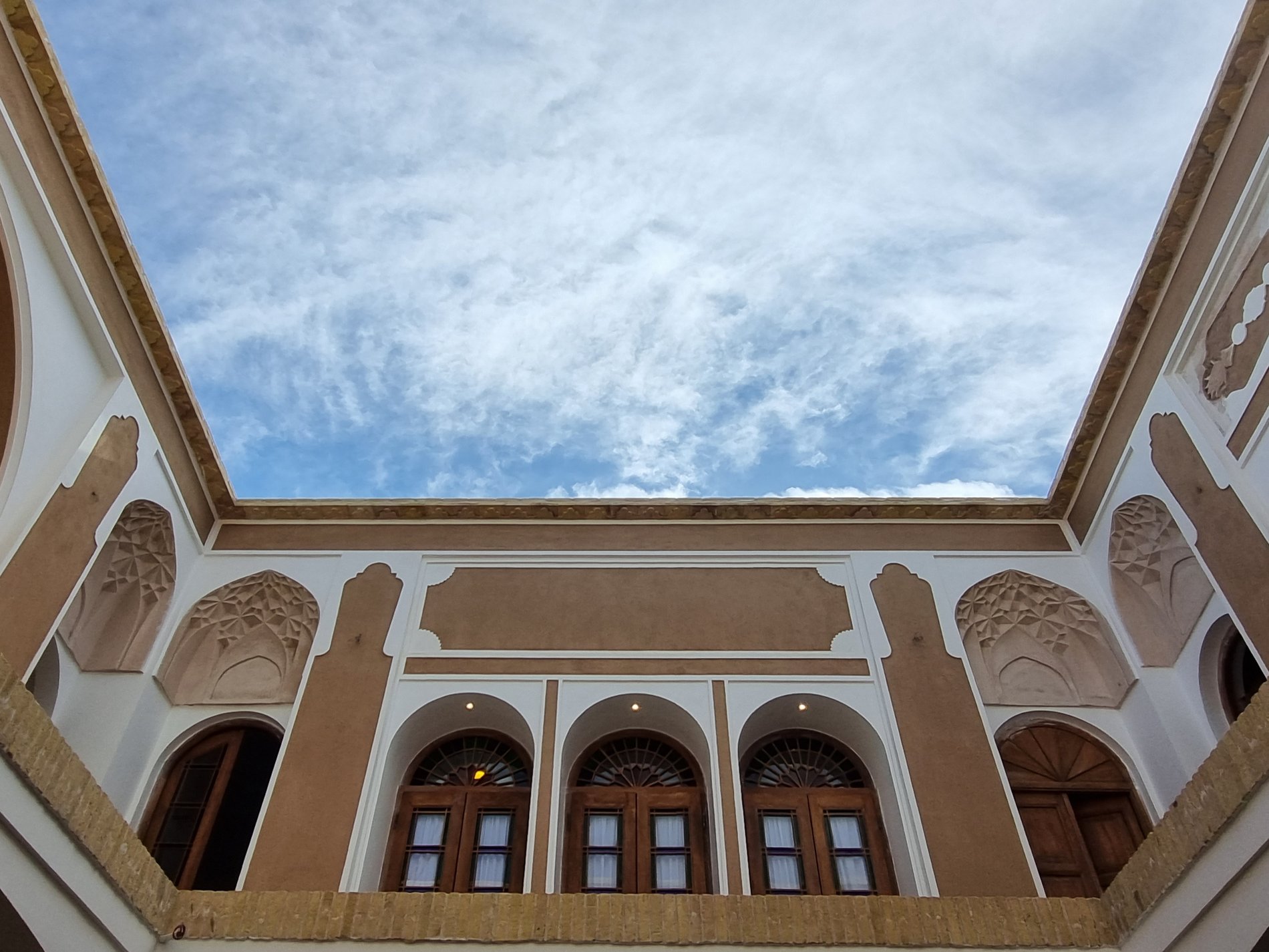 بوم گردی خاتون - واحد خورشید
