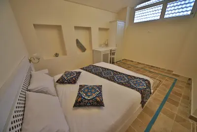 اقامتگاه سنتی یاسمین راهب - واحد چهارتخته ١٠٦