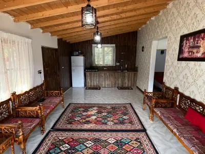 کلبه دوخوابه جنگلي آرامش ١