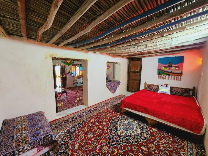 بوم گردی گمبرون - واحد ١٠٢