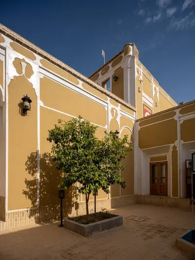 اقامتگاه سنتی عمارت قجري - واحد توران