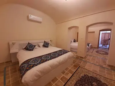 اقامتگاه سنتی یاسمین راهب - واحد چهارتخته ٢٠٣