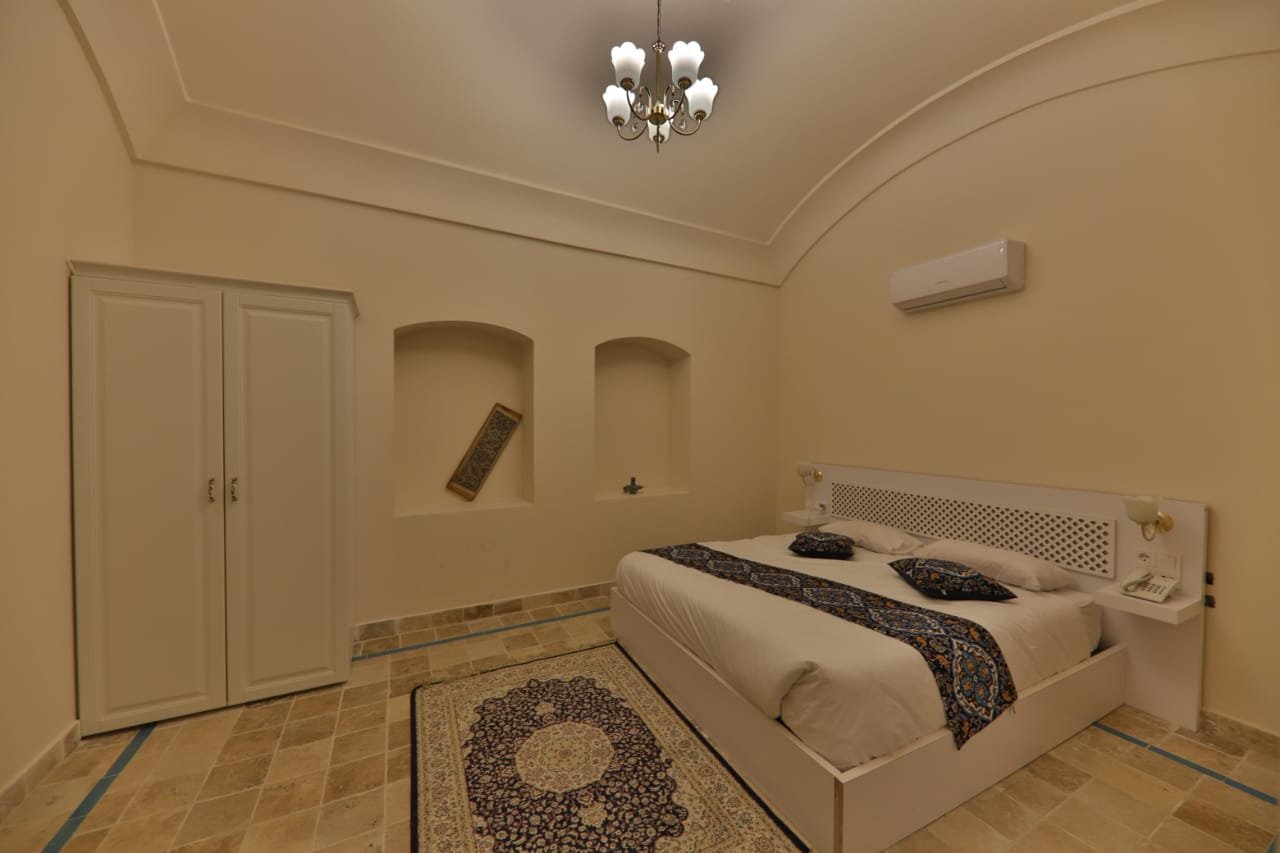 یاسمین راهب - واحد چهارتخته ٢٠٣