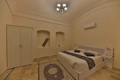 اقامتگاه سنتی یاسمین راهب - واحد چهارتخته ٢٠٣