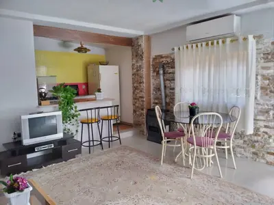 آپارتمان یک خوابه یاس 11