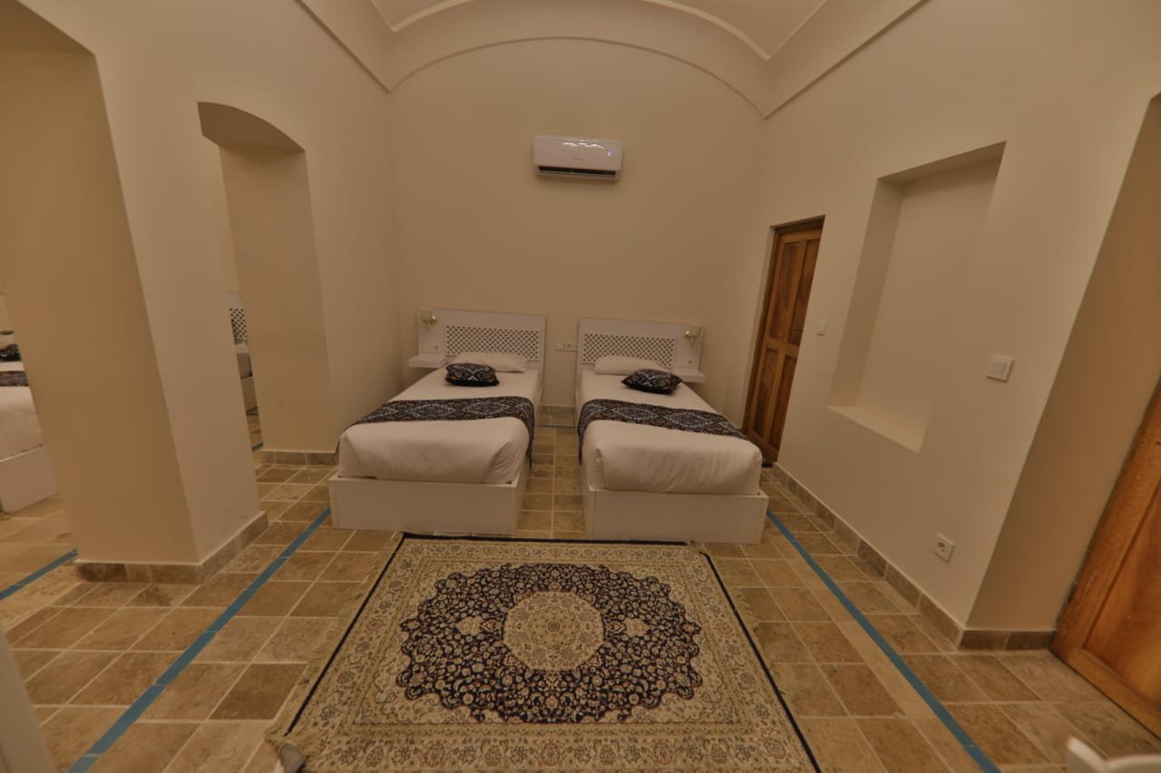 یاسمین راهب - واحد چهارتخته ٢٠٣