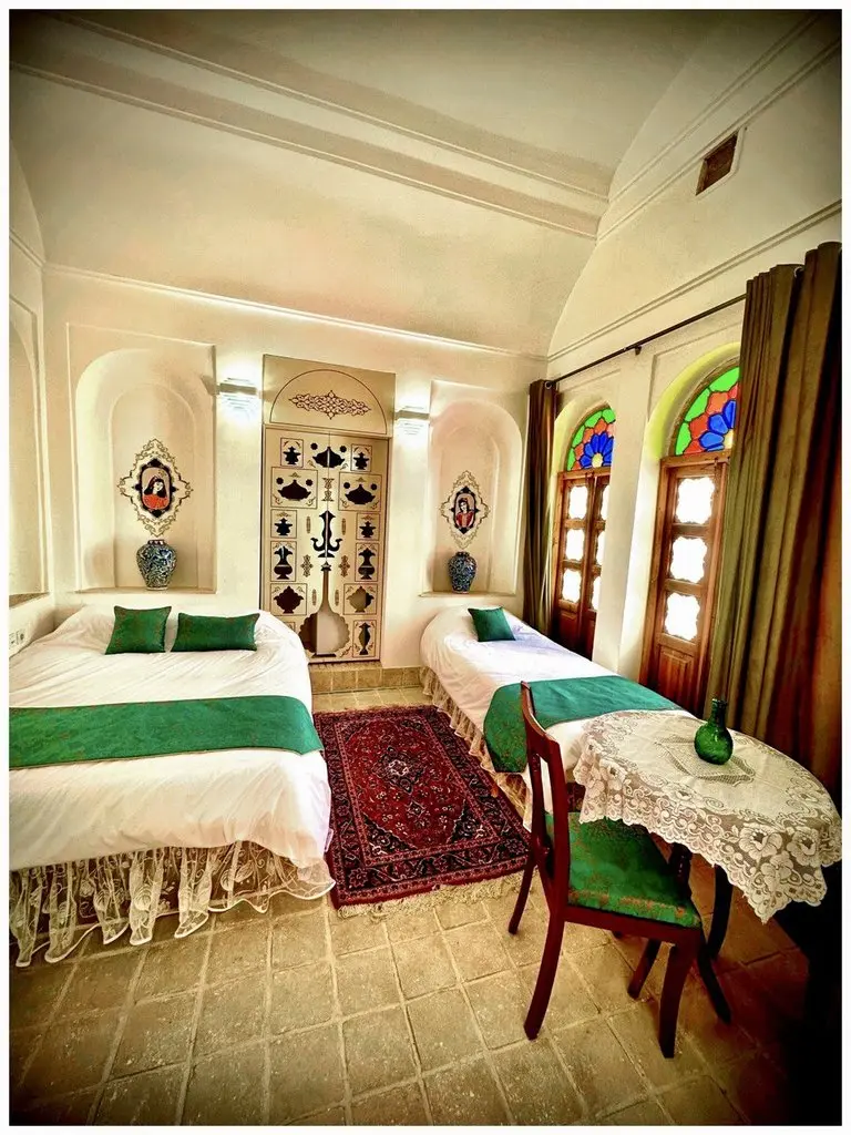 اقامتگاه سنتی عمارت قجری - واحد فروغ السلطنه