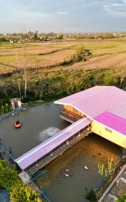 کلبه دوخوابه چوبی کوچکام