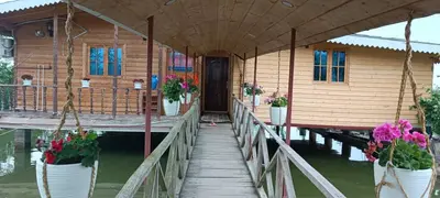 کلبه دوخوابه چوبی کوچکام