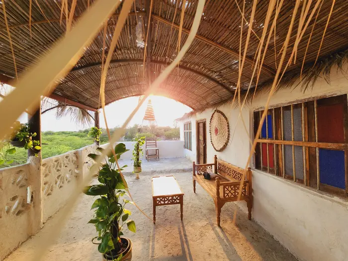 بوم گردی گمبرون - واحد ١٠٢