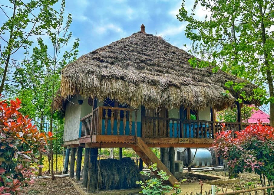 بومگردی باغ ريحان - كلبه وارش