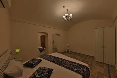 اقامتگاه سنتی یاسمین راهب - واحد چهارتخته ١٠٣