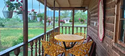 کلبه دوخوابه چوبی کوچکام