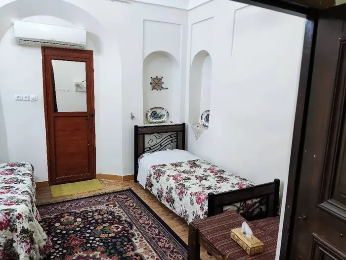 اقامتگاه سنتی باغ عمارت خُرَّم - واحد ۲