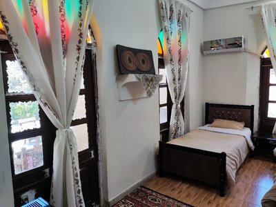 اقامتگاه سنتی باغ عمارت خُرَّم - واحد 1