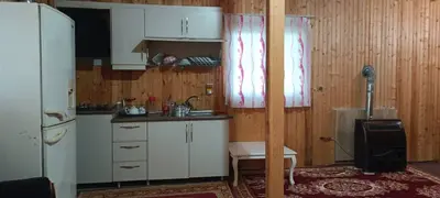 کلبه دوخوابه چوبی کوچکام