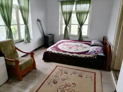 کلبه سه خوابه سنتی گل سرخ