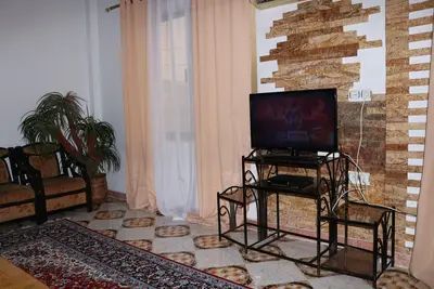 آپارتمان دوخوابه ساحلی بلوار معلم