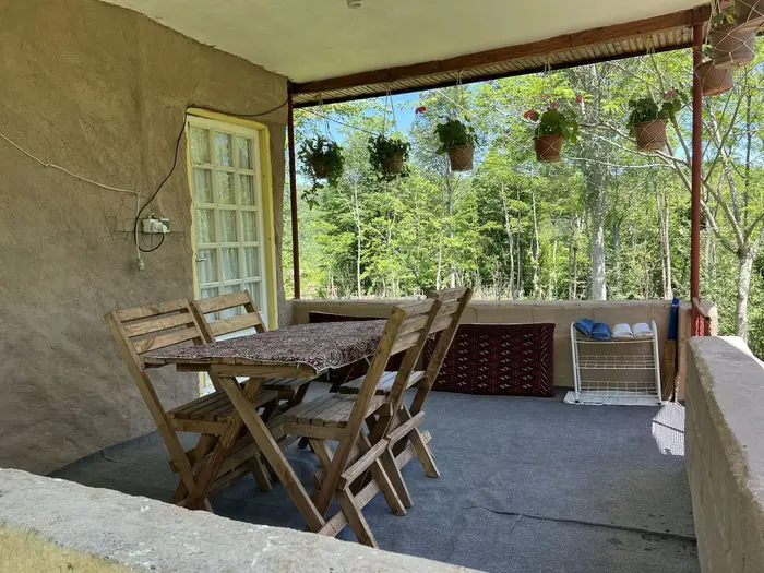 کلبه یک خوابه جنگلی آرامش 5 - تراس کلبه