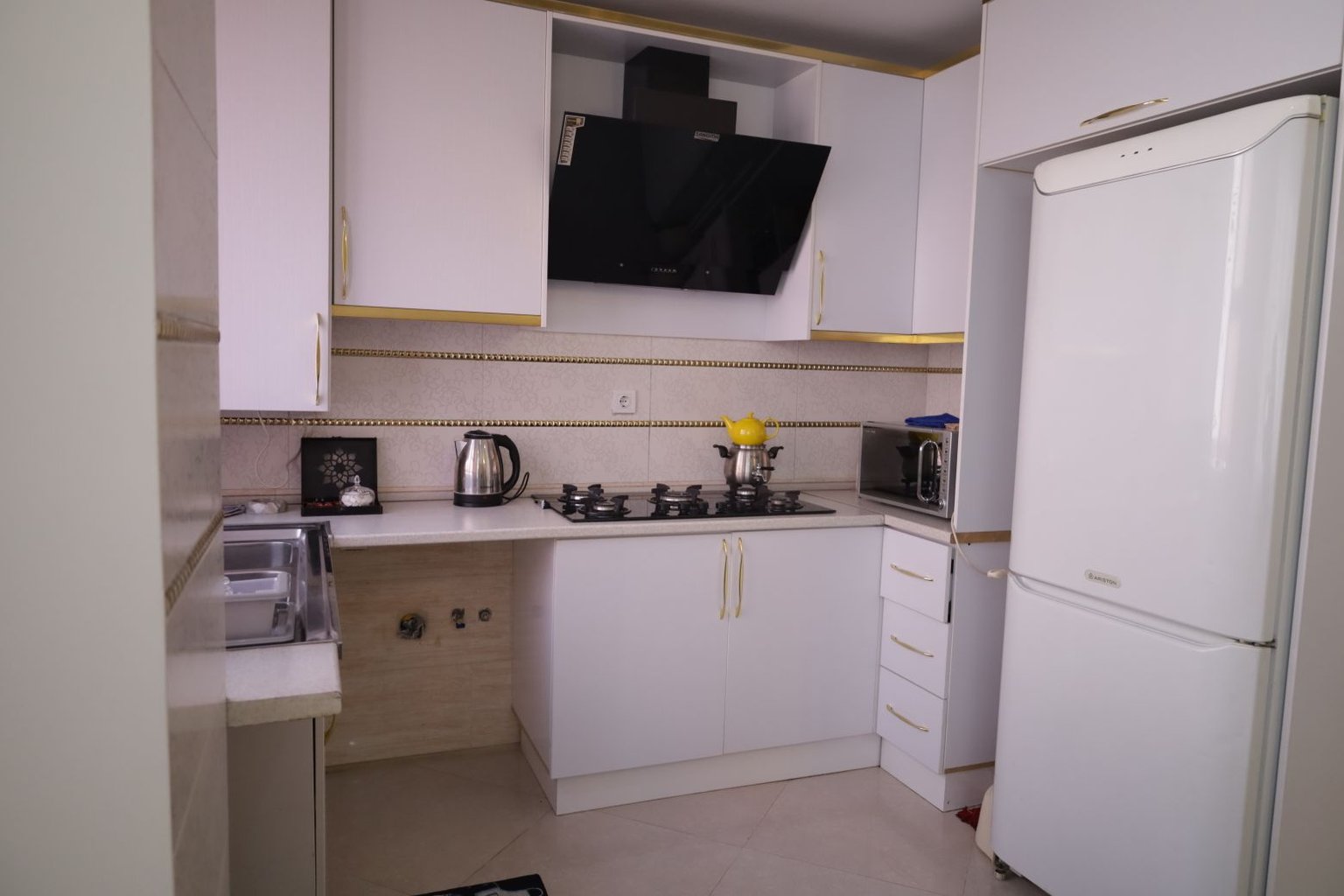 آپارتمان یک خوابه گلاره پونک