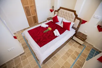 اقامتگاه سنتی آقایی - واحد چهارتخته شاه نشین