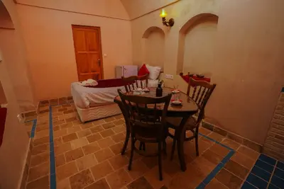 اقامتگاه سنتی آقایی - واحد چهارتخته سرداب