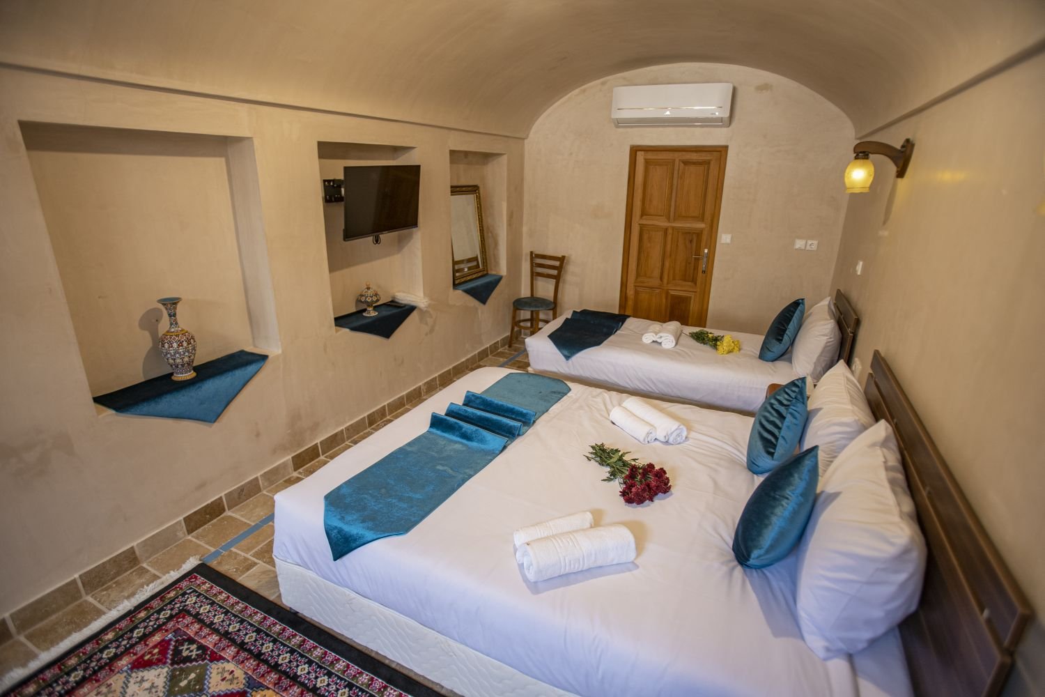 اقامتگاه سنتی آقایی - واحد سه تخته 1