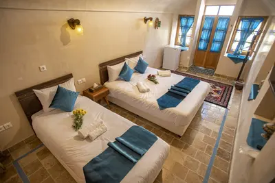 اقامتگاه سنتی آقایی - واحد سه تخته 1