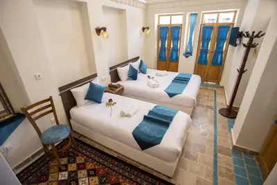 اقامتگاه سنتی آقایی - واحد سه تخته حوضخانه