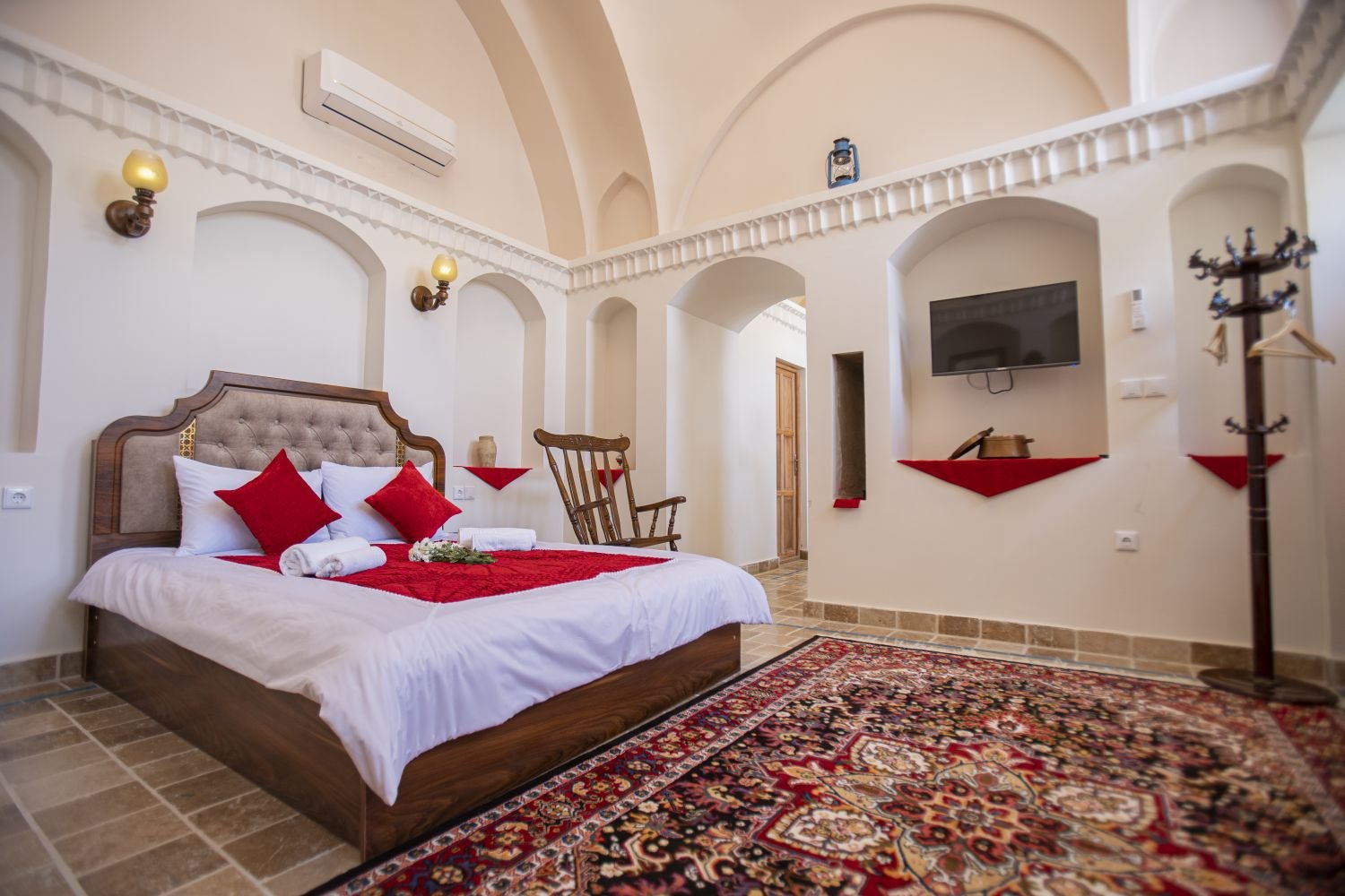 اقامتگاه سنتی آقایی - واحد چهارتخته شاه نشین