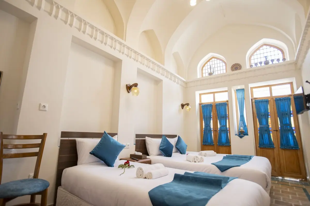 اقامتگاه سنتی آقایی - واحد سه تخته حوضخانه