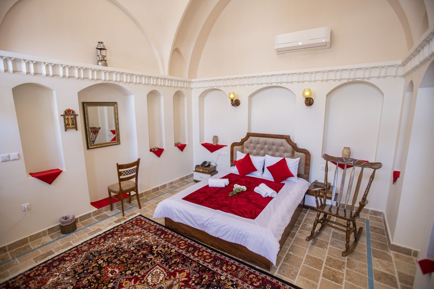 اقامتگاه سنتی آقایی - واحد چهارتخته شاه نشین