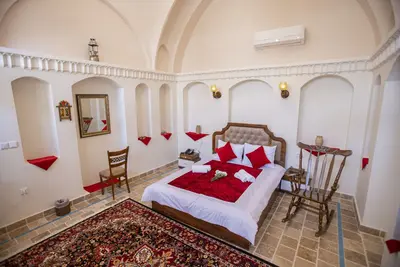 اقامتگاه سنتی آقایی - واحد چهارتخته شاه نشین