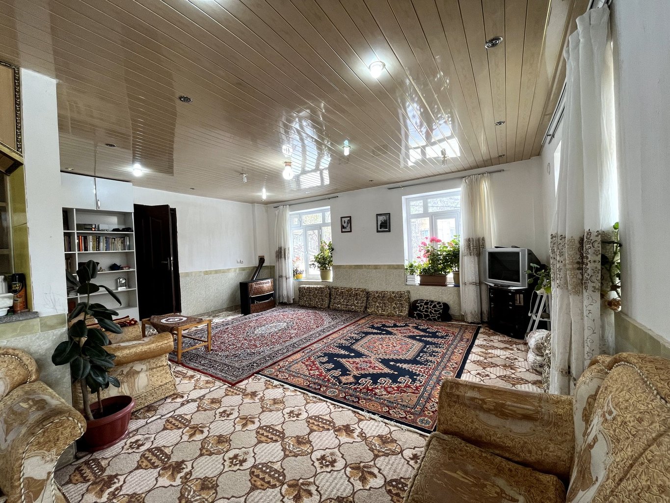 یک خوابه تراس شمعدونی ها