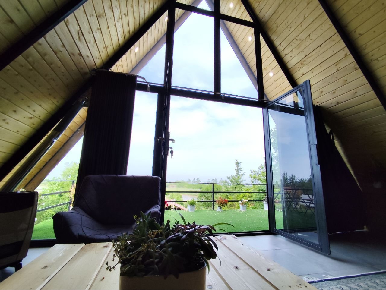 یک خوابه سوئیسی منان