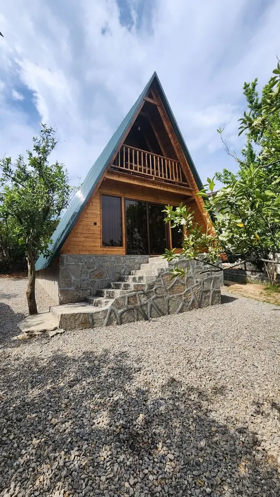 کلبه یک خوابه چوبی نورین - نمای کلبه