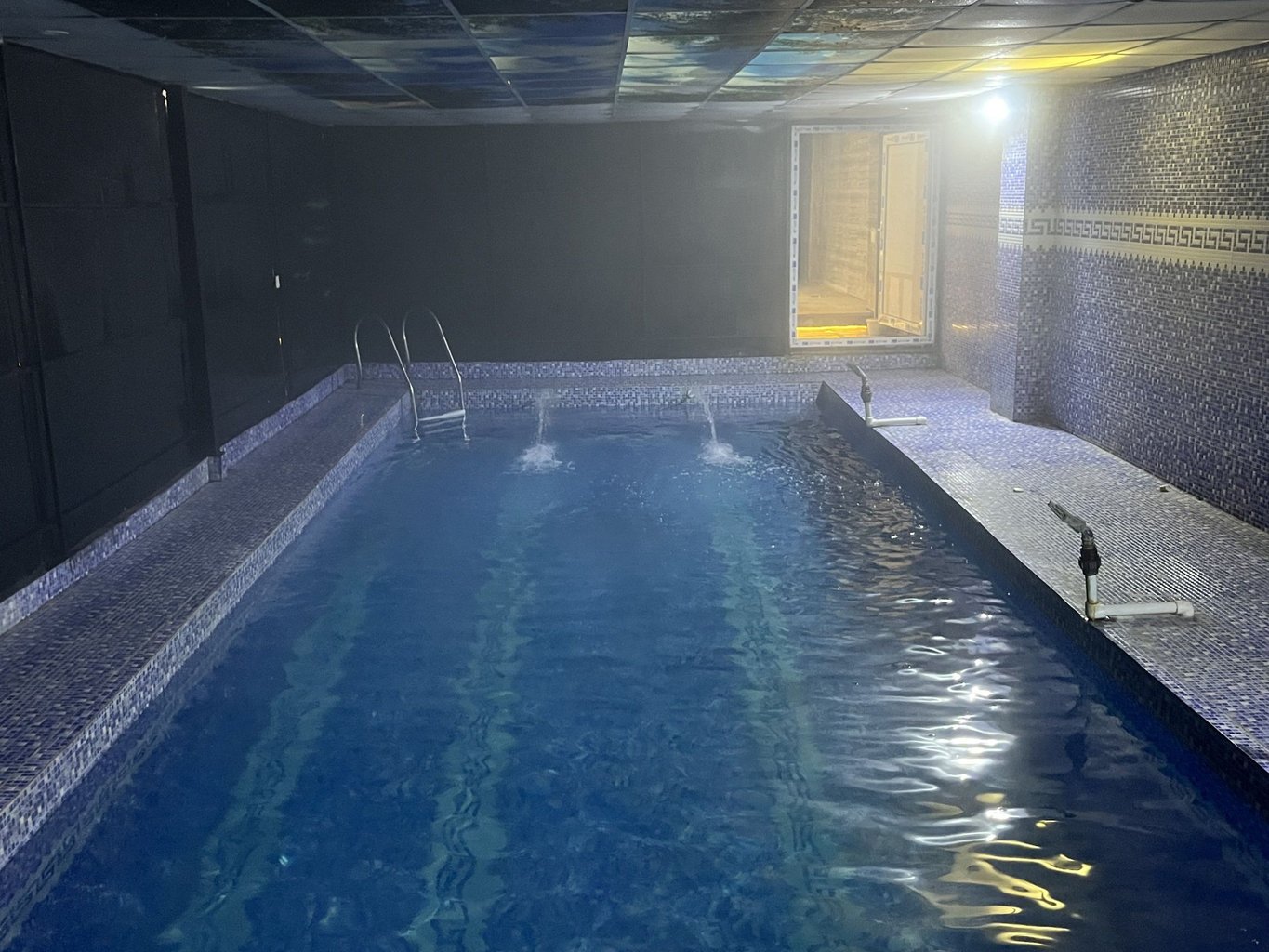 دوخوابه استخردار آبگرم قصر کردان