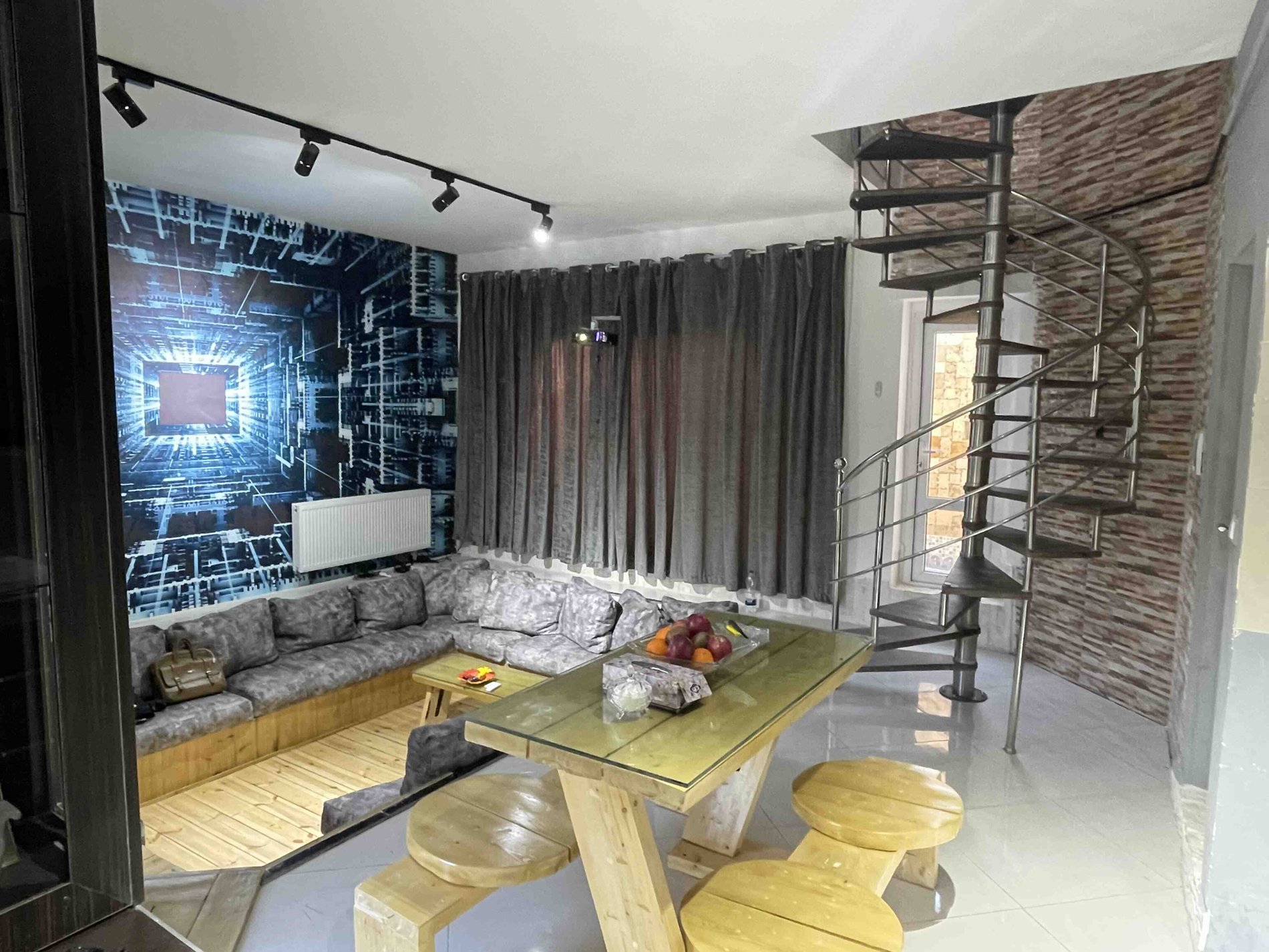 یک خوابه استخردار بوم لند