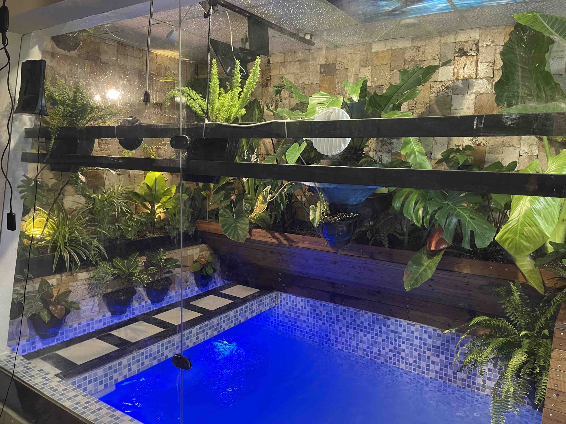 یک خوابه استخردار بوم لند