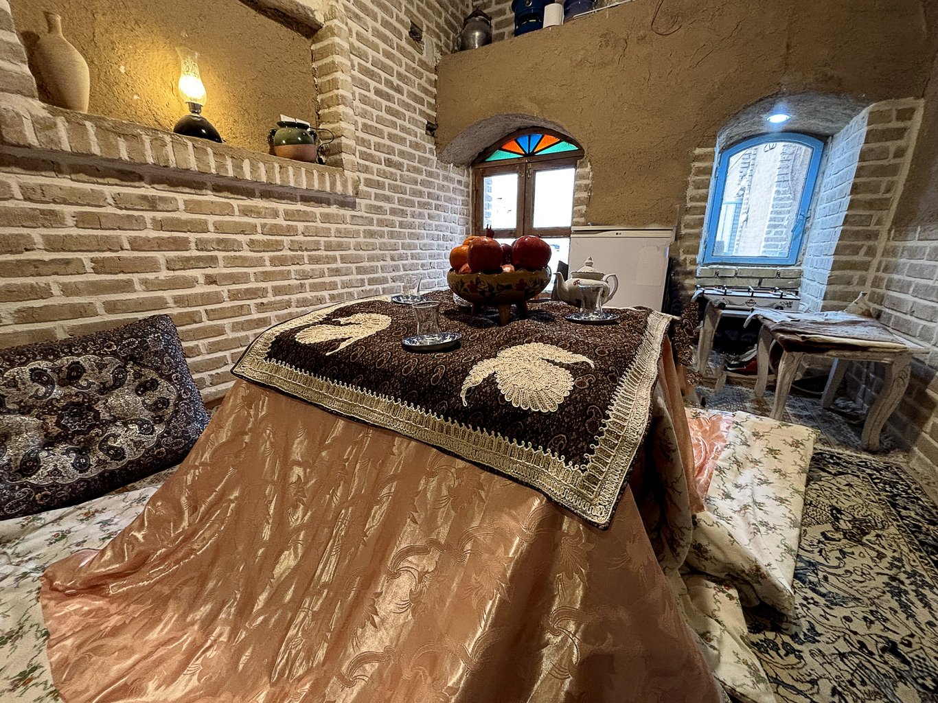 اقامتگاه سنتی خونه خاکی - کرسی خانه