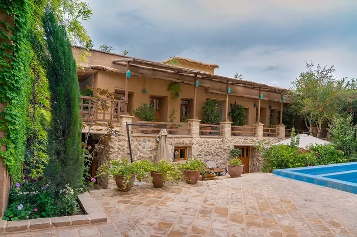 اقامتگاه سنتی خانه لیرک - واحد گلاب