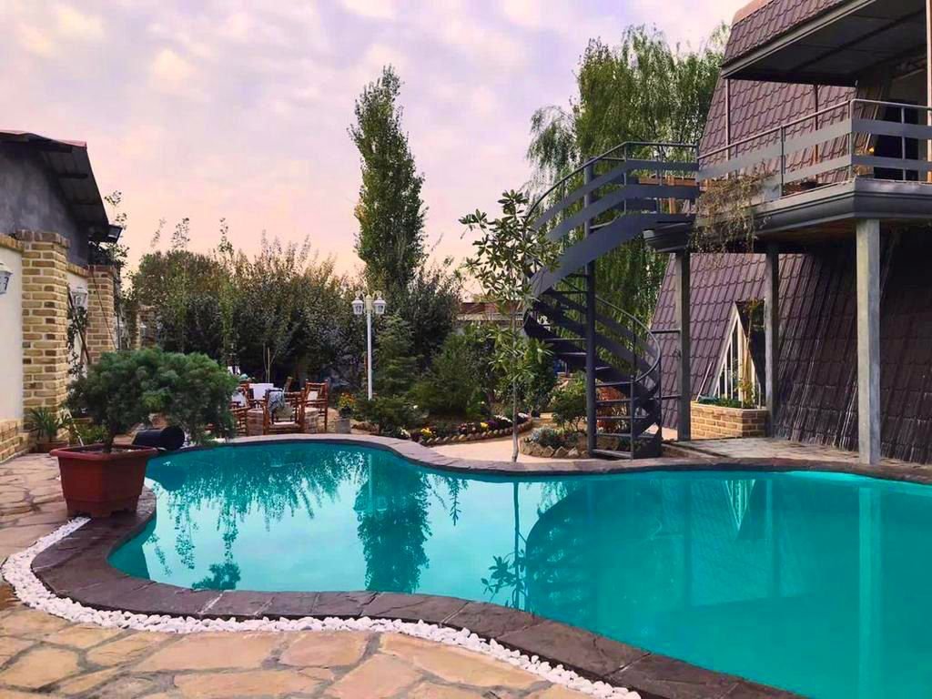 کلبه دوخوابه استخردار سوئیس لند