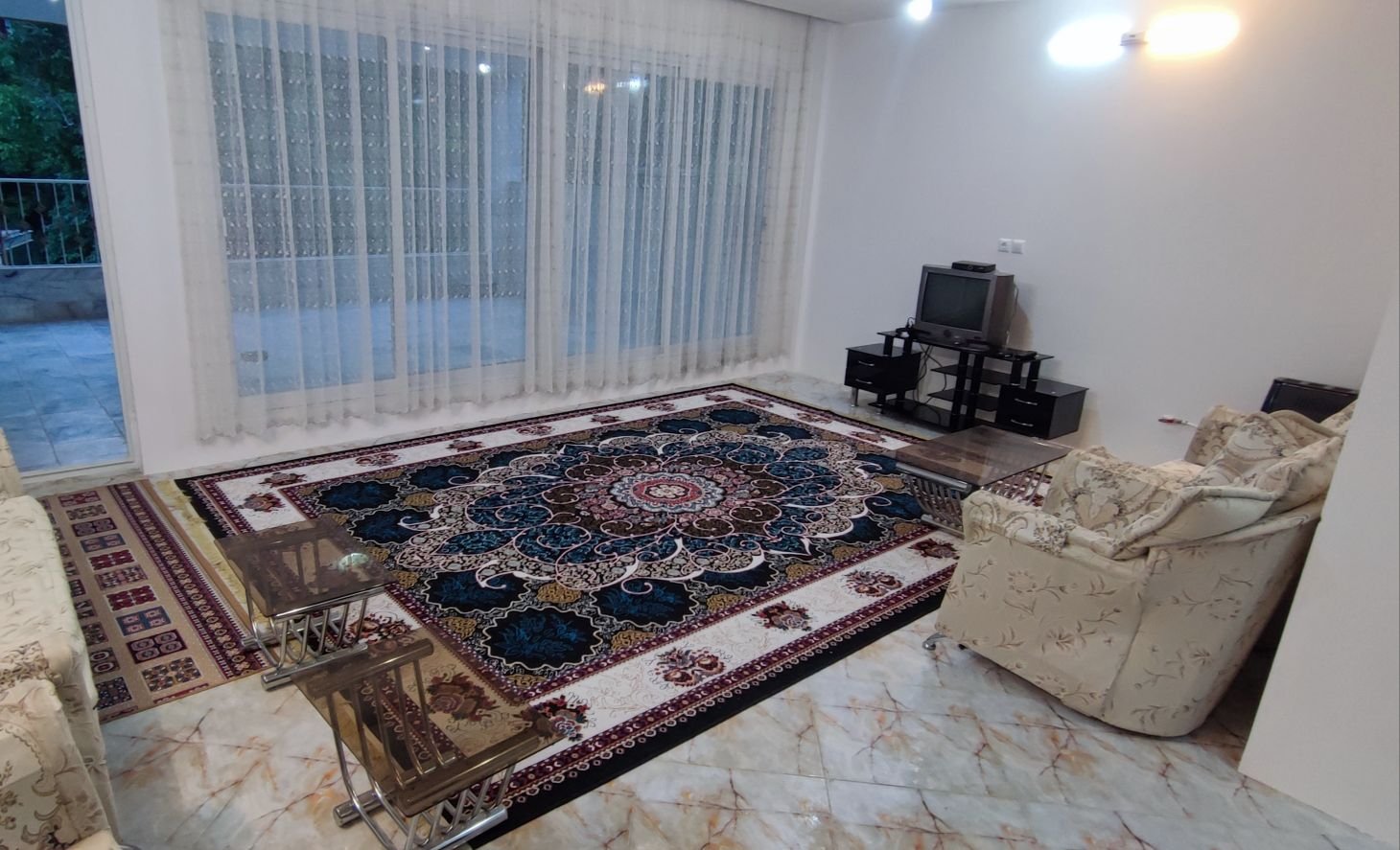 آپارتمان دوخوابه بهشت اخلمد - پذیرایی
