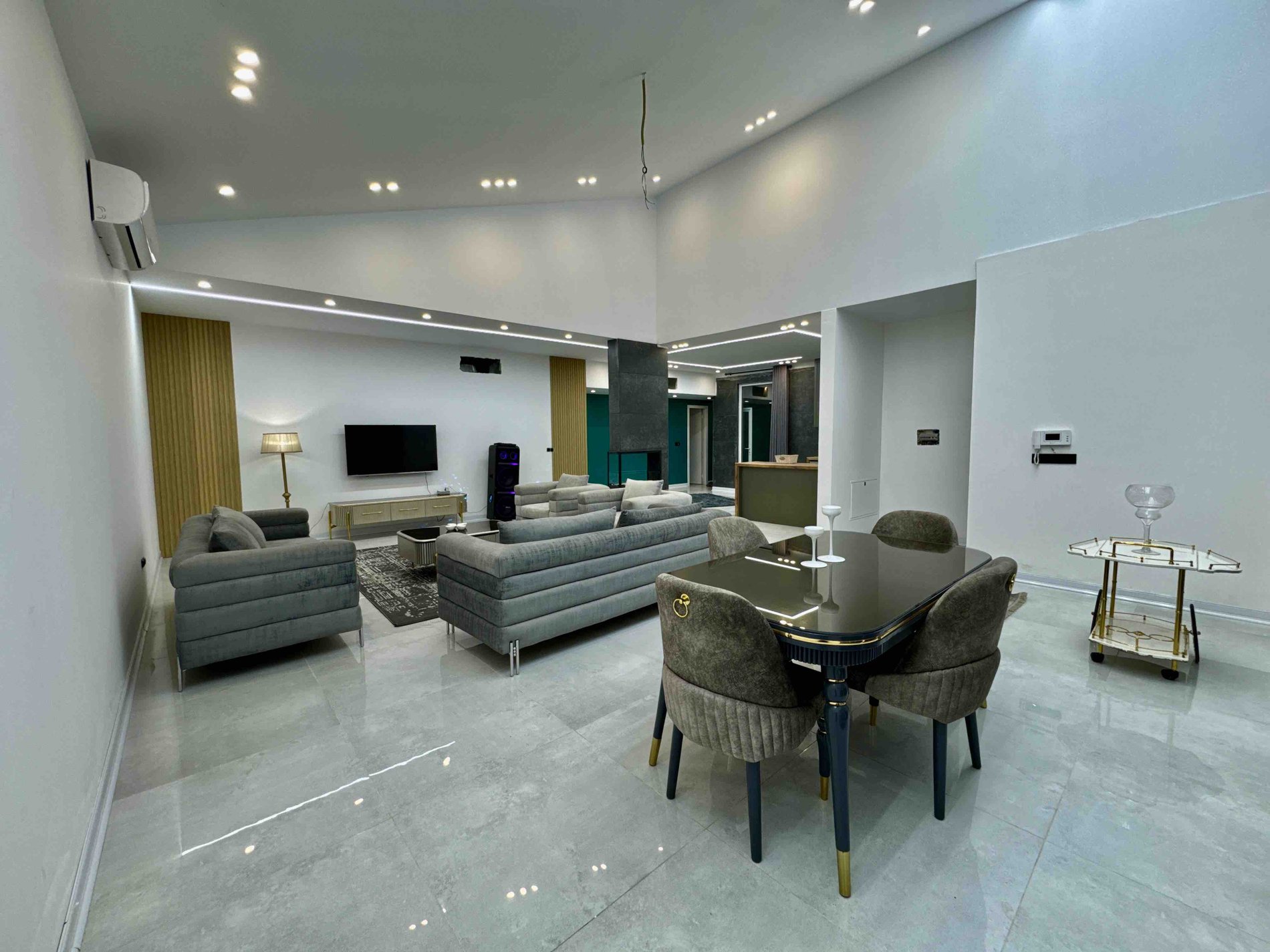 سه خوابه استخردار آبگرم گلایل