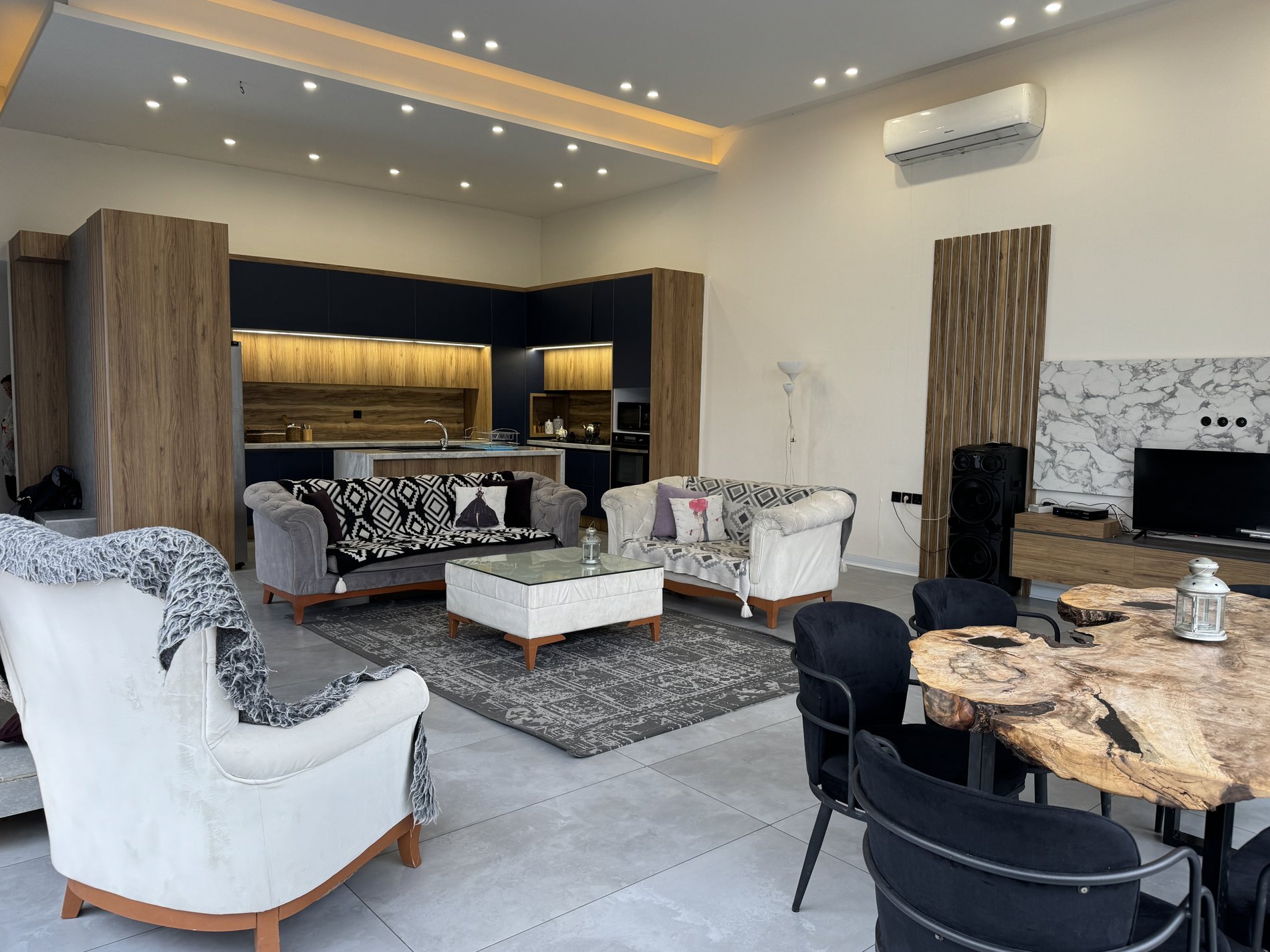 ویلا سه خوابه استخردار آبگرم بنیدا