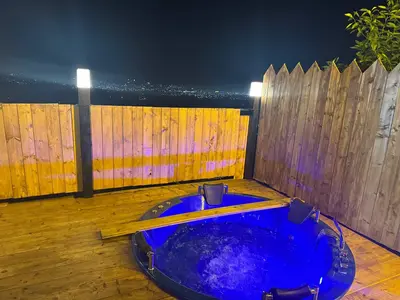 کلبه دوخوابه دوبلکس جکوزی دار آسمان