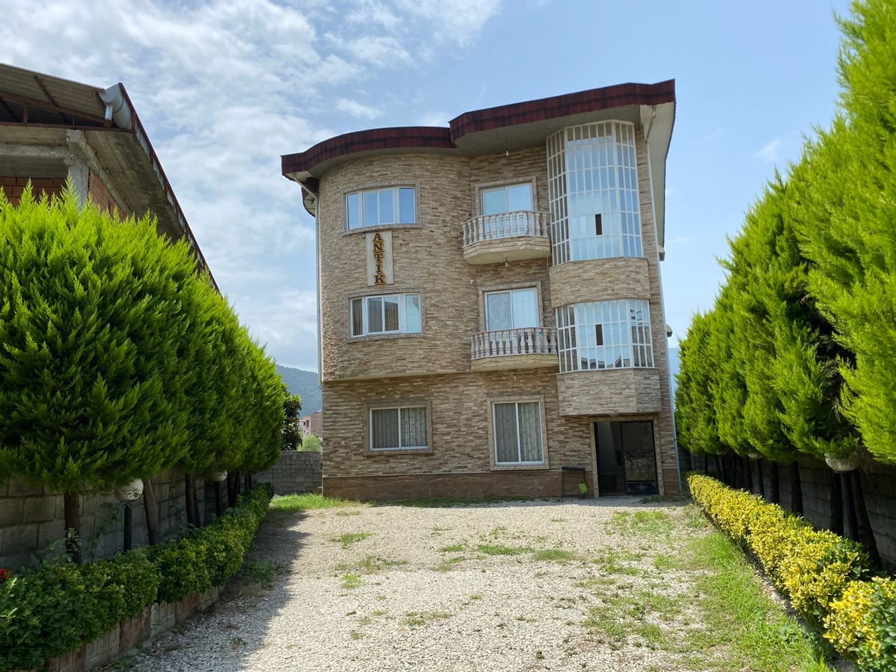 آپارتمان دوخوابه آنتیک