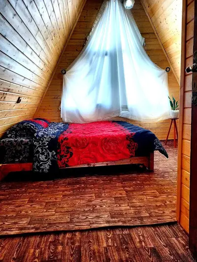 کلبه دوخوابه سوئیسی ماه تی تی