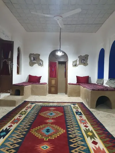 بومگردی قلعه تاریخی کریم خان - واحد خان ۱