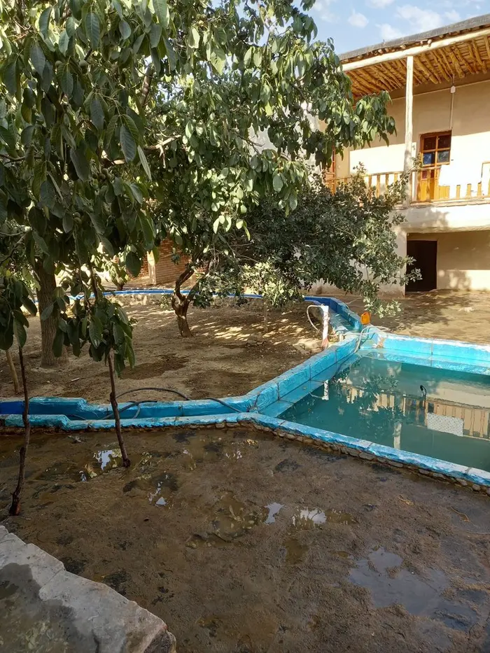 بوم گردی قلعه تاریخی کریم خان - واحد وصال ۸ - حوض داخل حیاط